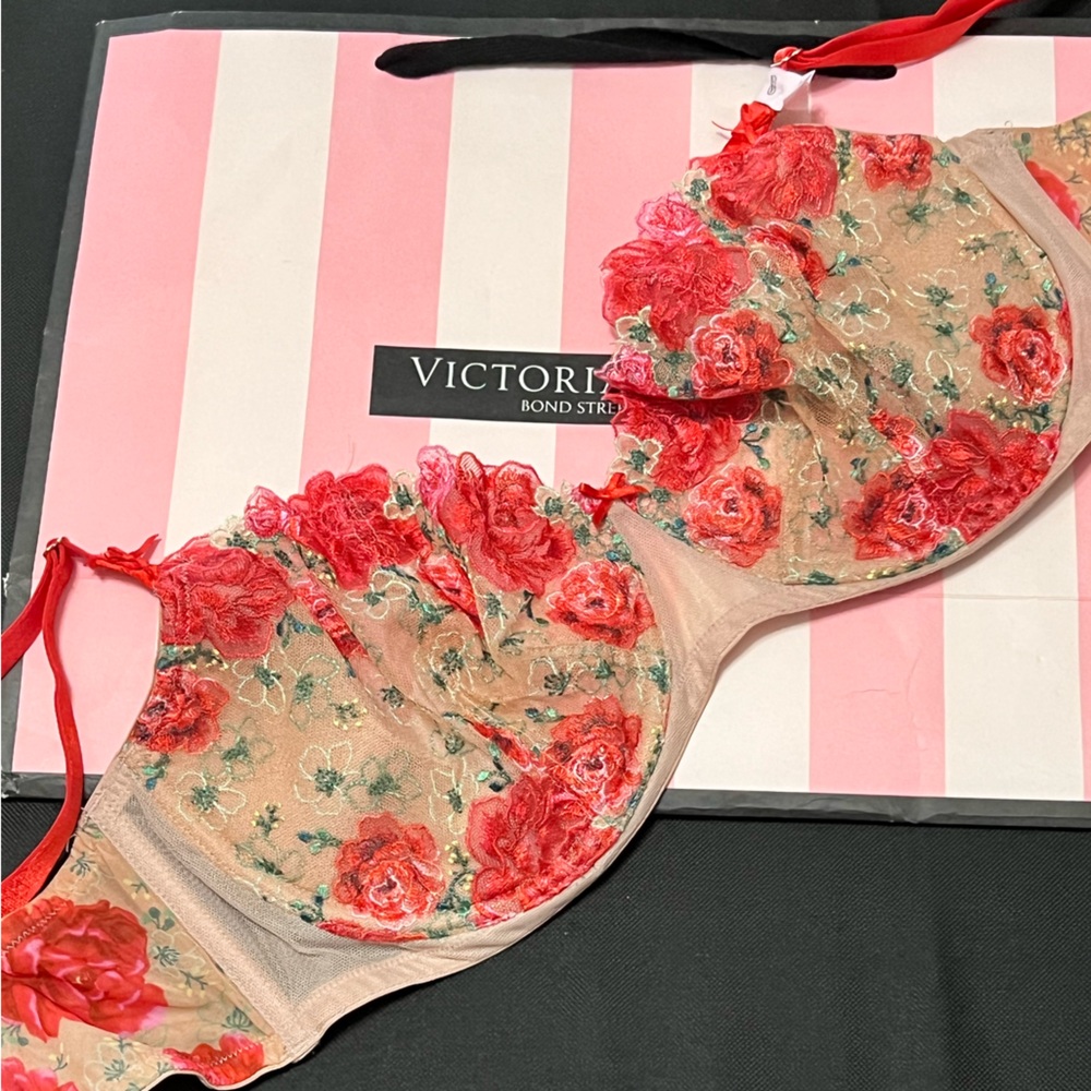NWT $̶8̶0̶ Victoria’s Secret Floral Balconette bra. Rose Embroidered Demi